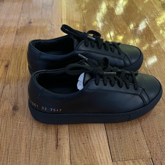 Common Projects Other - COMMON PROJECTS Achilles Low Leather Sneakers in Black Size 1